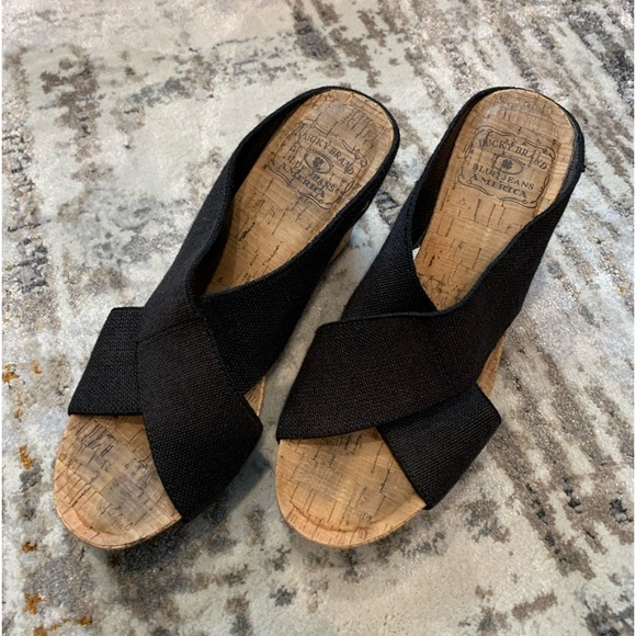 Lucky Brand - black wedge sandals - Picture 3 of 5